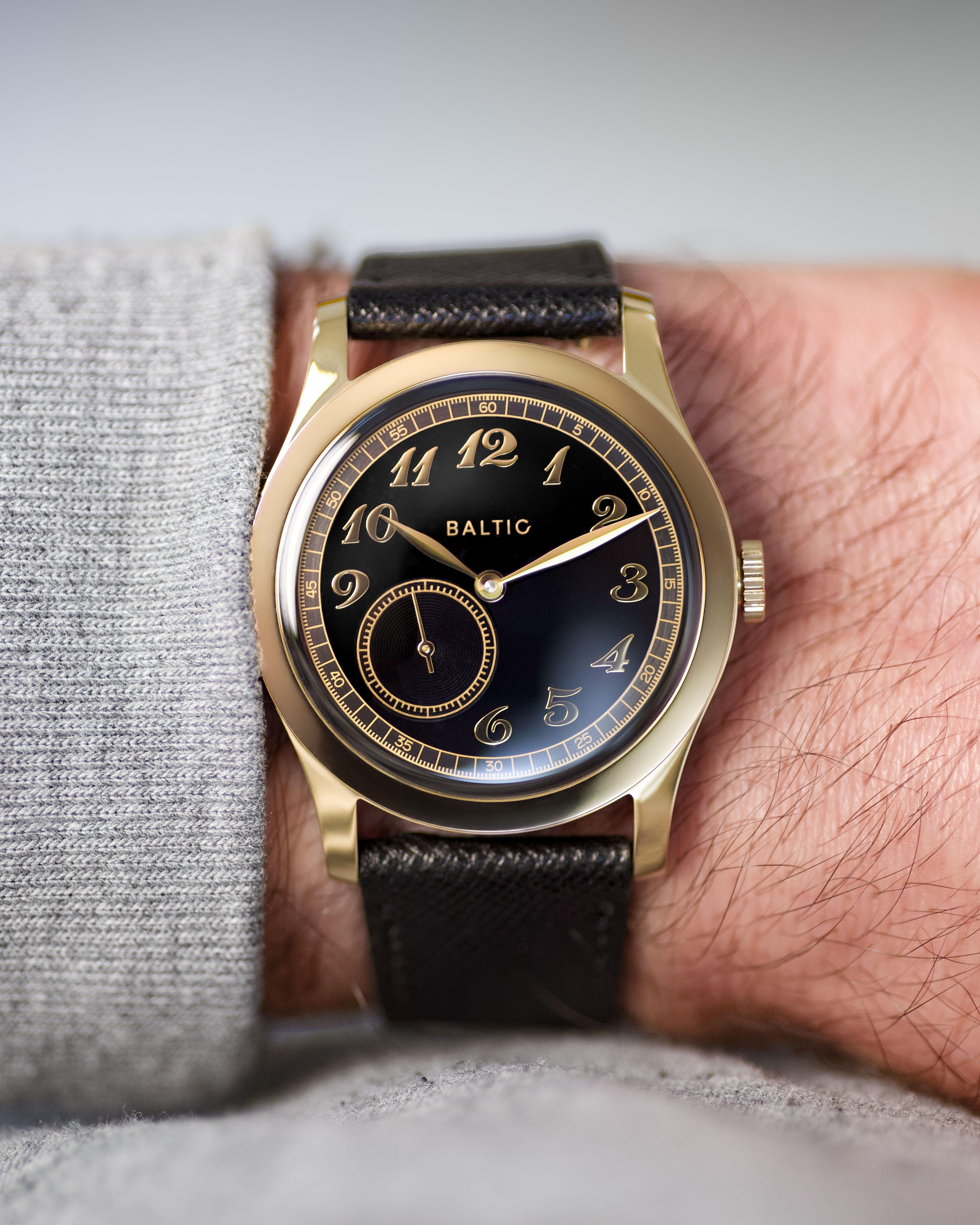 MR Classic - Gold PVD - Black